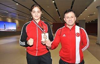 Dünya şampiyonu milli boksör Büşra Işıldar...