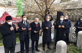 (Düzeltme) Mimar Sinan kabri başında anıldı