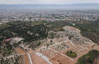 Efeler’deki mezarlık içi yolları yenileniyor