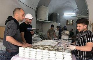 El Halil’de Ramazan’da lokum satışları artıyor