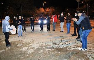 Elazığ’da klarnetli, davullu sosyal mesafeli sahur...