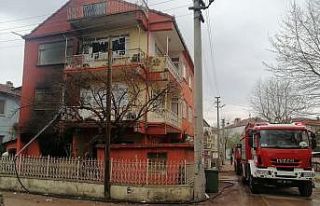 Elindeki sigara ile uyuyunca yangın çıkı