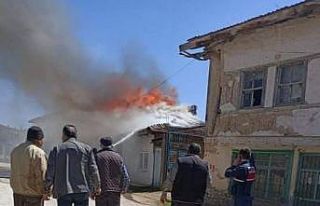 Emet’te ahşap ev yangını korkuttu