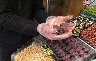 Eminönü’nde en pahalı hurmanın tanesi 5 TL