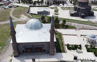Ermeniler Ulu Cami’de 285 Türk’ü diri diri yaktı