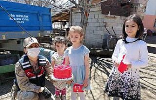 Erzurum jandarmasından yürekleri ısıtan görüntü