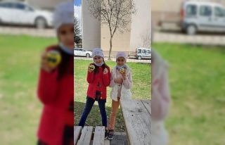 ESCEVDER ‘Çim adam’ dağıtarak Çocuk Bayramını...