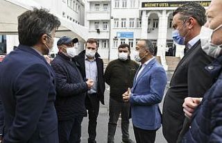 Esenyurt Belediyesi ekipleri oy kullanan Bulgar göçmenleri...