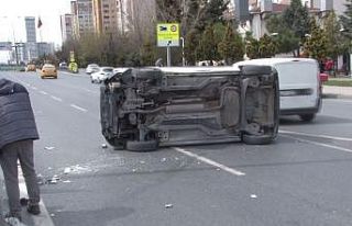Esenyurt E-5 yan yolda trafiği kilitleyen kaza