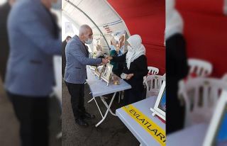 Evlat nöbeti tutan Diyarbakır annelerine ’çekme...