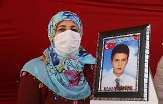 Evlat nöbetindeki annenin feryadı yürek dağladı