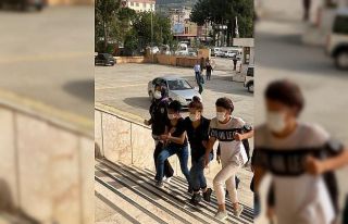 Evlerden hırsızlık yapıp yakalanmamak için kılık...