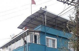 Ezan sesinden rahatsız olup şikayet etti