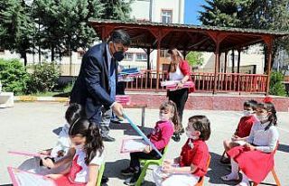 Fadıloğlu, çocukların bayram sevincine ortak oldu