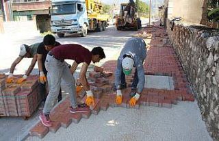 Finike’de kaldırım çalışmasının yüzde 90’ı...