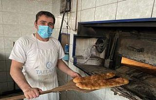 Fırın ustaları yaklaşık 200 derecelik fırın...