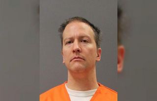 Floyd cinayetinden suçlu bulunan Chauvin, cezaevinin...