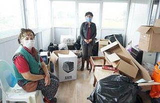 Foça Belediyesinin yerlerinden ettiği yaşlı kadınlar...