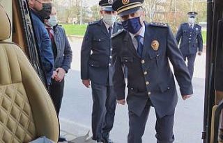 Gazetecilerden polislere, ‘Silah yüklü araç’...