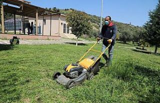 Gaziemir’in parklarında bahar hazırlığı