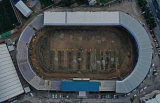 Gebze Stadı’nın zeminine drenaj hattı döşeniyor