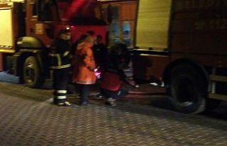 Gece saatlerinde 2 katlı evde çıkan yangın korkuttu