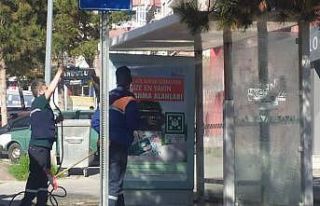 Gediz’de yolcu durakları dezenfekte edildi