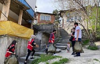 Genç Kızılay’dan gıda ve zekat yardımı