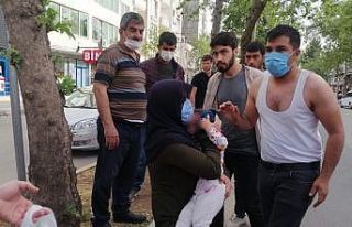 Geri manevra yapan otomobil çocuğa çarptı: 1 yaralı