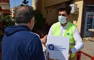 Gıda paketleri Alanya’da ihtiyaç sahipleri ile...