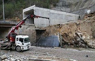 Giresun’da derede can pazarı