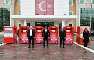 Giysiler çöpe değil kumbaraya atılıyor