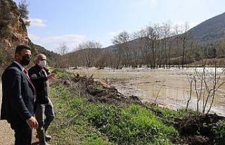 Göksu Çayı taşkını sonrası hasar tespit çalışmalarını...
