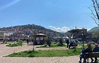 Güneşli havanın tadını sosyal mesafe ve maske...