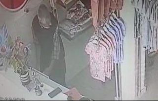 Güpegündüz geldi kasayı soyup gitti