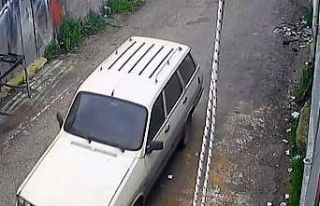 Güpegündüz otomobil hırsızlığı yapan şahıslar...