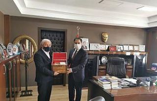 Gürsü Kaymakamı Yavuz’a ’Fahri Hemşehrilik...