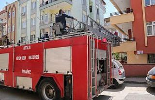 Haber alınamayan adam yatalak annesinin yanında...