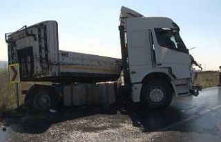 Hadımköy’de 2 tır kafa kafaya çarpıştı: 2...