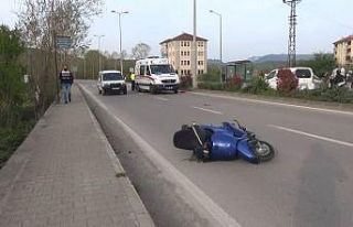 Hafif ticari araç motosiklete çarptı: 1 yaralı