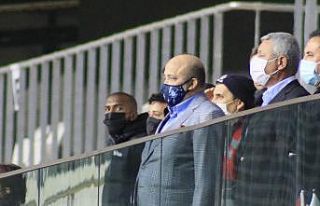 Hak mahrumiyeti biten Murat Sancak tribünde yerini...