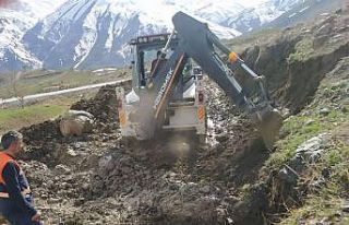 Hakkari’de 3 bin 500 rakımdaki su arızası giderildi