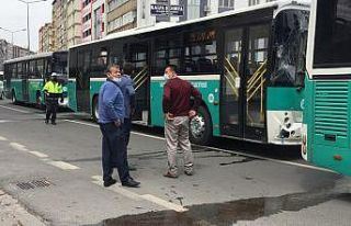 Halk otobüsleri zincirleme kaza yaptı