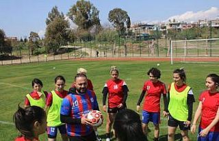 Hasan Şaş’tan kadın futbolculara teknik direktörlük...