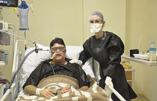 Hasta yatağında duygulandıran kutlama