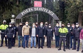 Havran’da polisler şehitliği ağaçlandırdı