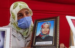 HDP önündeki aileler Ramazan ayında da evlatlarının...