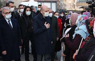 HDP önündeki anneler zafere yürüyor