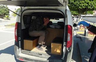 Hem yakalandı hem çaldıkları imitasyon çıktı