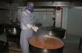 Her gün 471 kişiye sıcak yemek